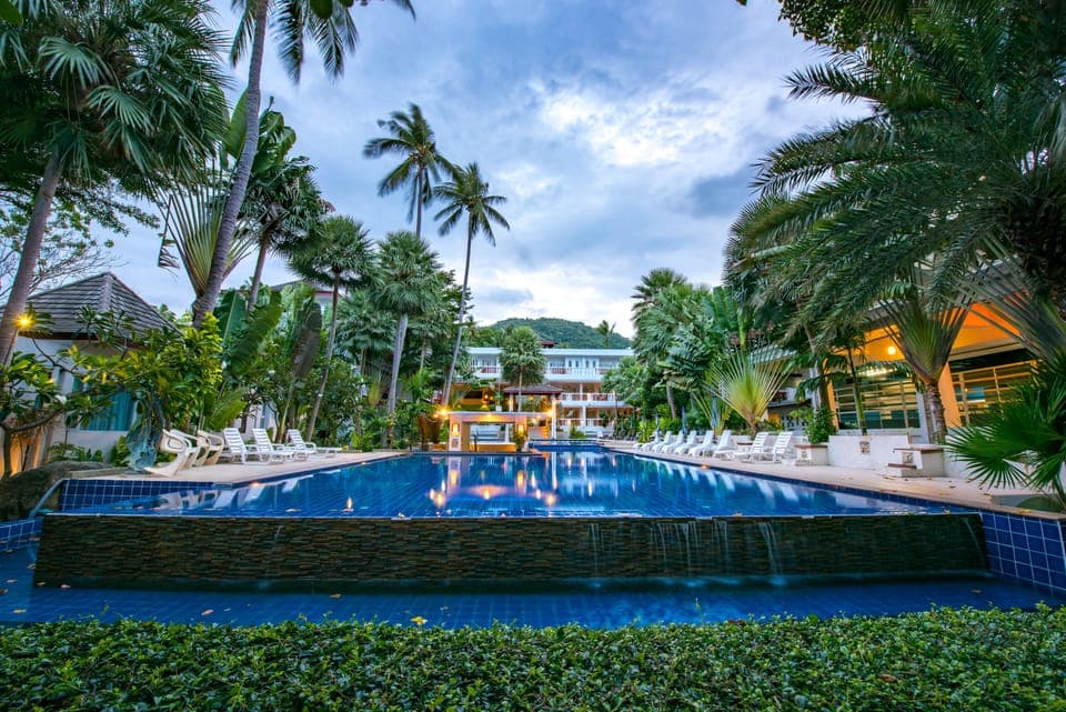 2 outdoor pools, pool umbrellas, sun loungers