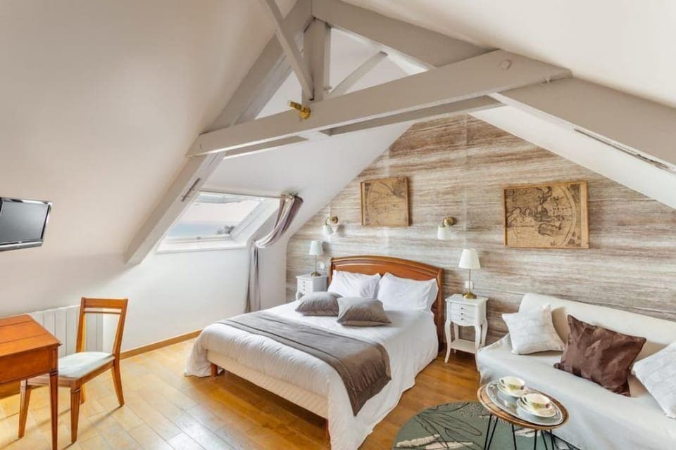 Premium bedding, individually decorated, individually furnished, desk