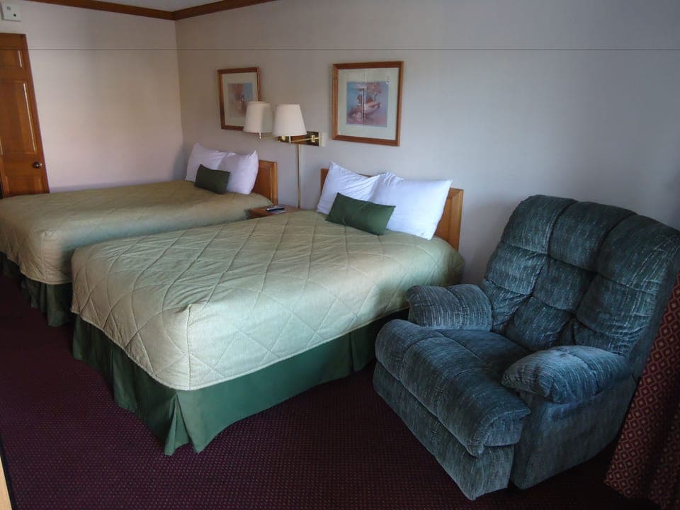 Standard Room, 2 Double Beds | Desk, iron/ironing board, free WiFi, bed sheets