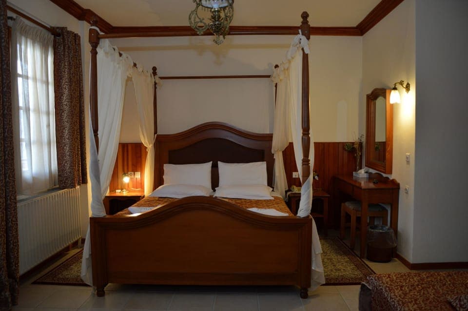 Deluxe Double Room, Jetted Tub | Egyptian cotton sheets, premium bedding, minibar, in-room safe