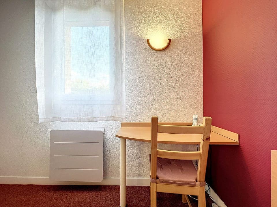 Studio | Living area | Flat-screen TV