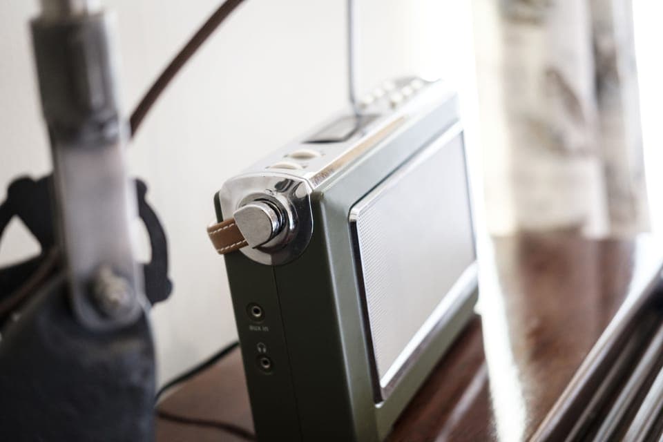 Premium bedding, desk, iron/ironing board, free cribs/infant beds