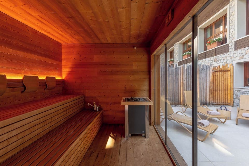 Sauna, steam room