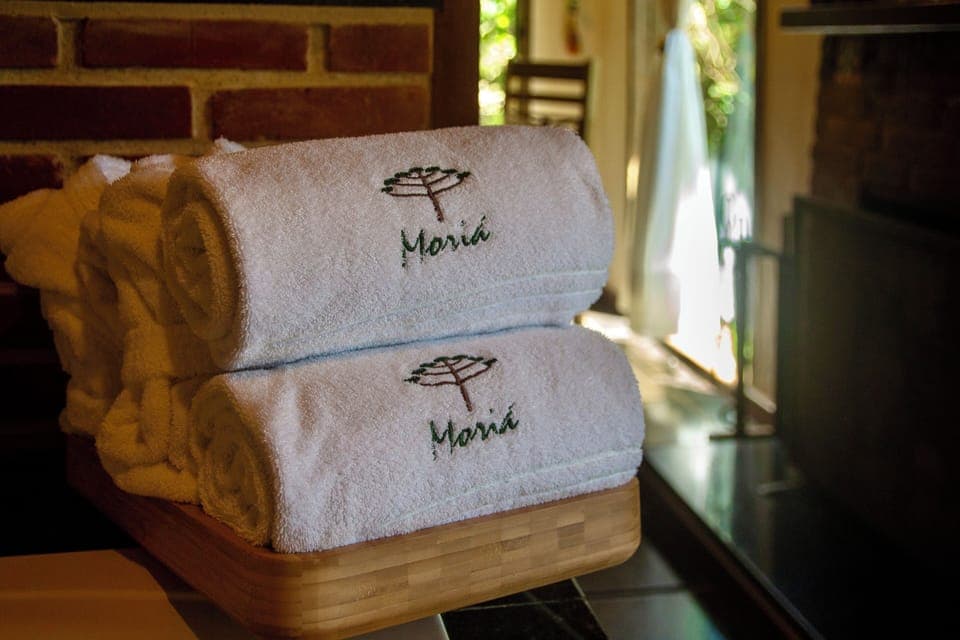 Romantic Double Room (Chalé Hibiscos) | Minibar, in-room safe, individually decorated, desk