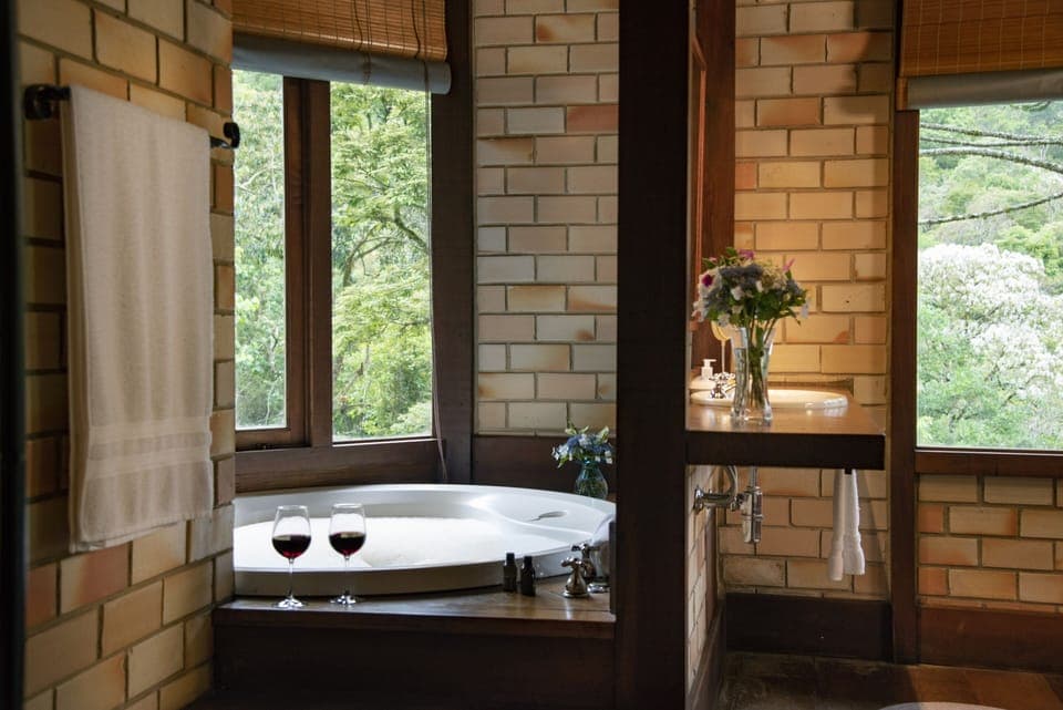 Standard Chalet, 1 Queen Bed | Premium bedding, down comforters, pillowtop beds, minibar