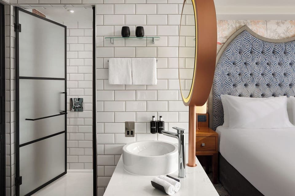 Egyptian cotton sheets, premium bedding, in-room safe, desk