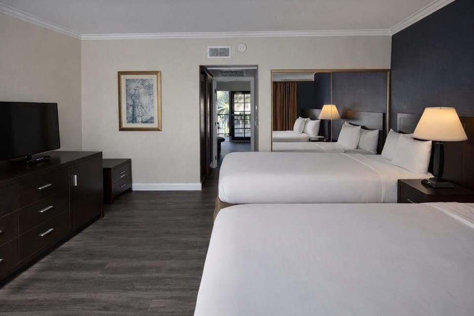 Hypo-allergenic bedding, minibar, in-room safe, desk