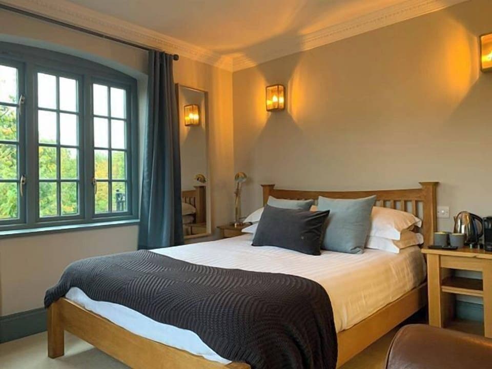 Premium bedding, individually decorated, individually furnished, desk