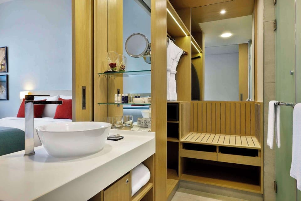 Executive Room - Complimentary shuttle to Kite Beach | Minibar, in-room safe, individually decorated, individually furnished