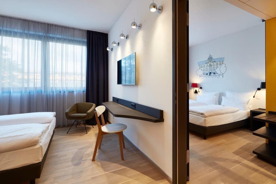 Hypo-allergenic bedding, in-room safe, desk, laptop workspace