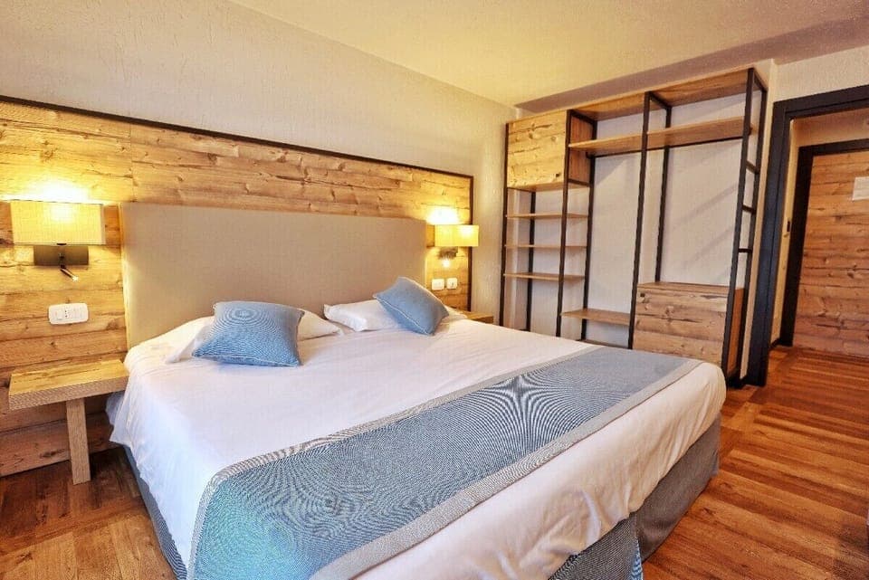 Minibar, in-room safe, desk, blackout drapes