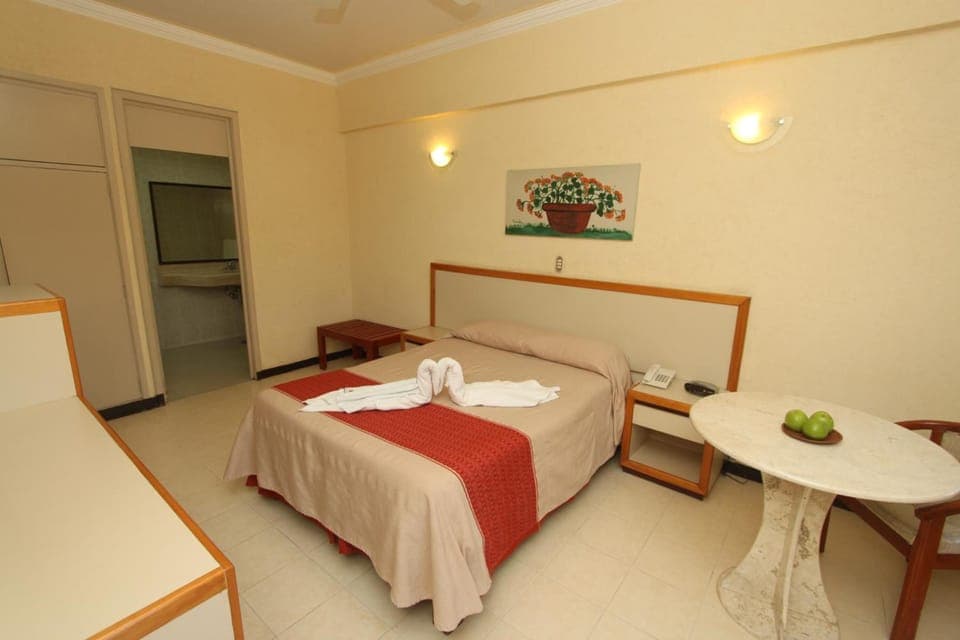 Desk, laptop workspace, iron/ironing board, free WiFi