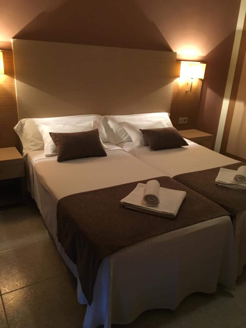 Free WiFi, bed sheets