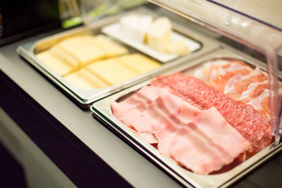 Daily continental breakfast (EUR 15 per person)