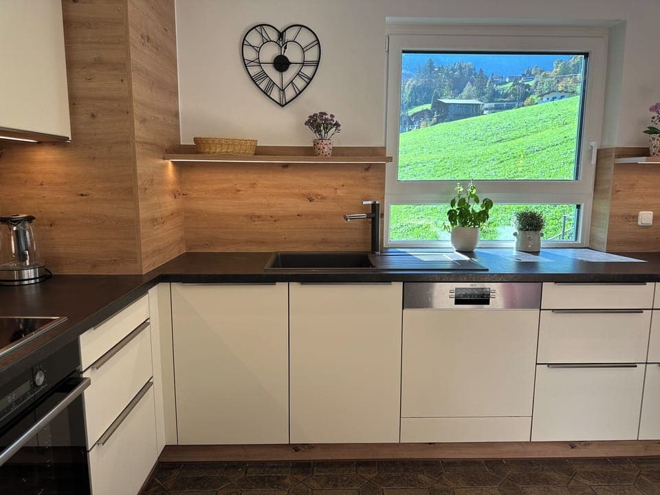 Apartment, 4 Bedrooms, Balcony (incl. Cleaning Fee 150€) | Private kitchen | Fridge, microwave, oven, stovetop