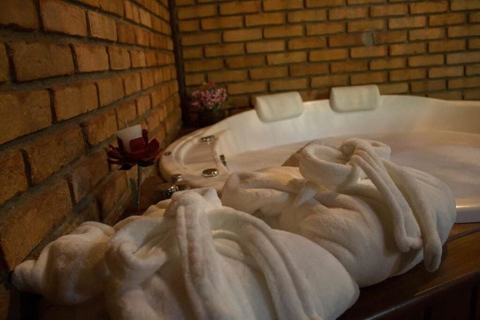 Chalet, Jetted Tub (Beija Flor) | Jetted tub