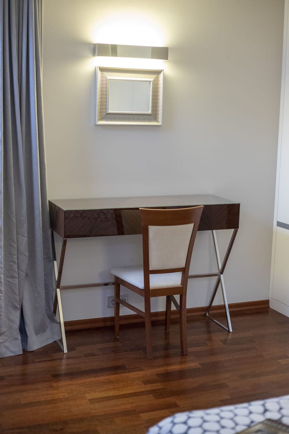 Apartment | Living area | 35-inch flat-screen TV with satellite channels, TV