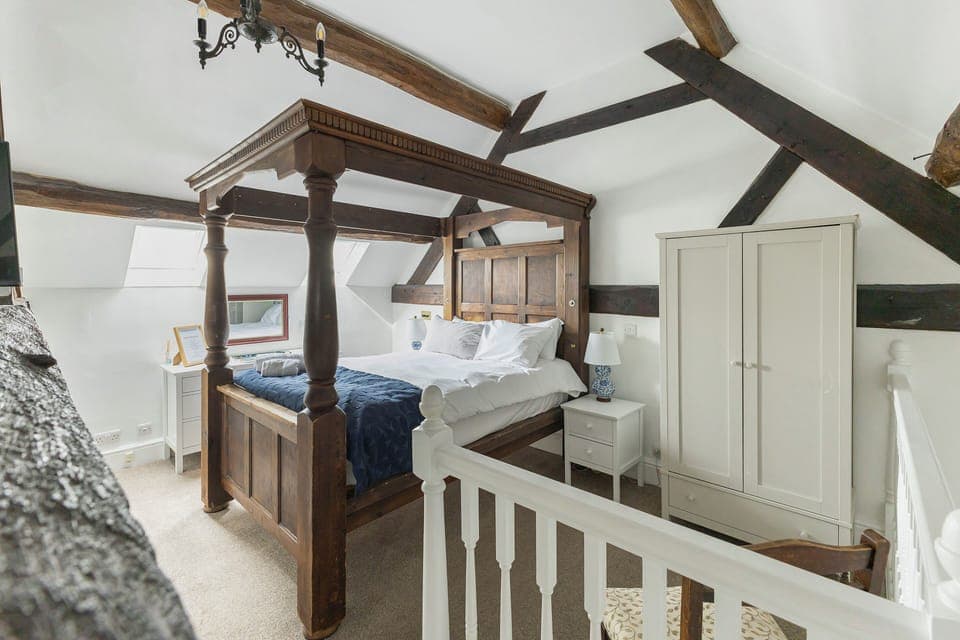 Standard Suite, 1 Double Bed | Individually decorated, individually furnished, iron/ironing board