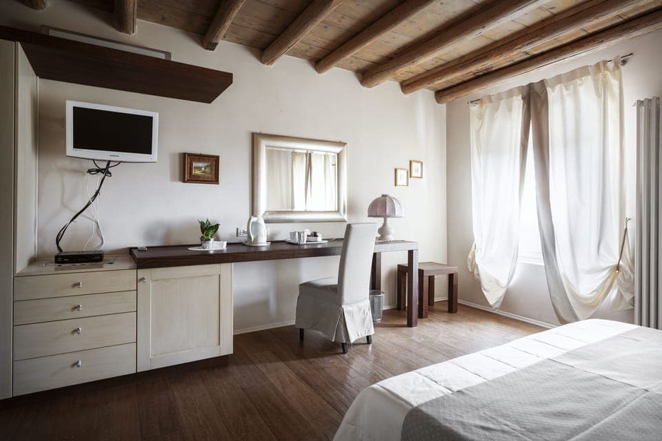 Comfort Double or Twin Room | Minibar, individually furnished, desk, laptop workspace