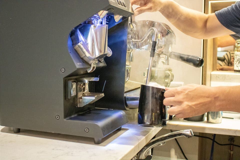 Breakfast, lunch, dinner served; international cuisine 