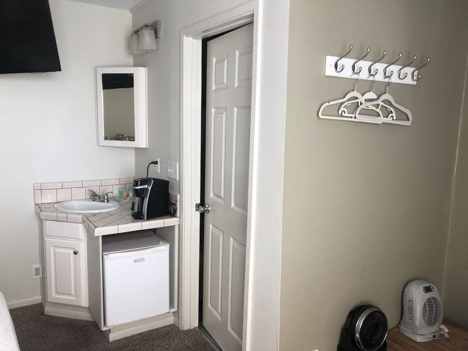 Deluxe Room, 1 King Bed, Bay View (Pet Friendly, Room 10&20) | Egyptian cotton sheets, premium bedding, pillowtop beds