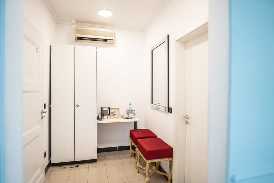 Deluxe Suite, Hot Tub (Golden) | Minibar, in-room safe, individually decorated, individually furnished