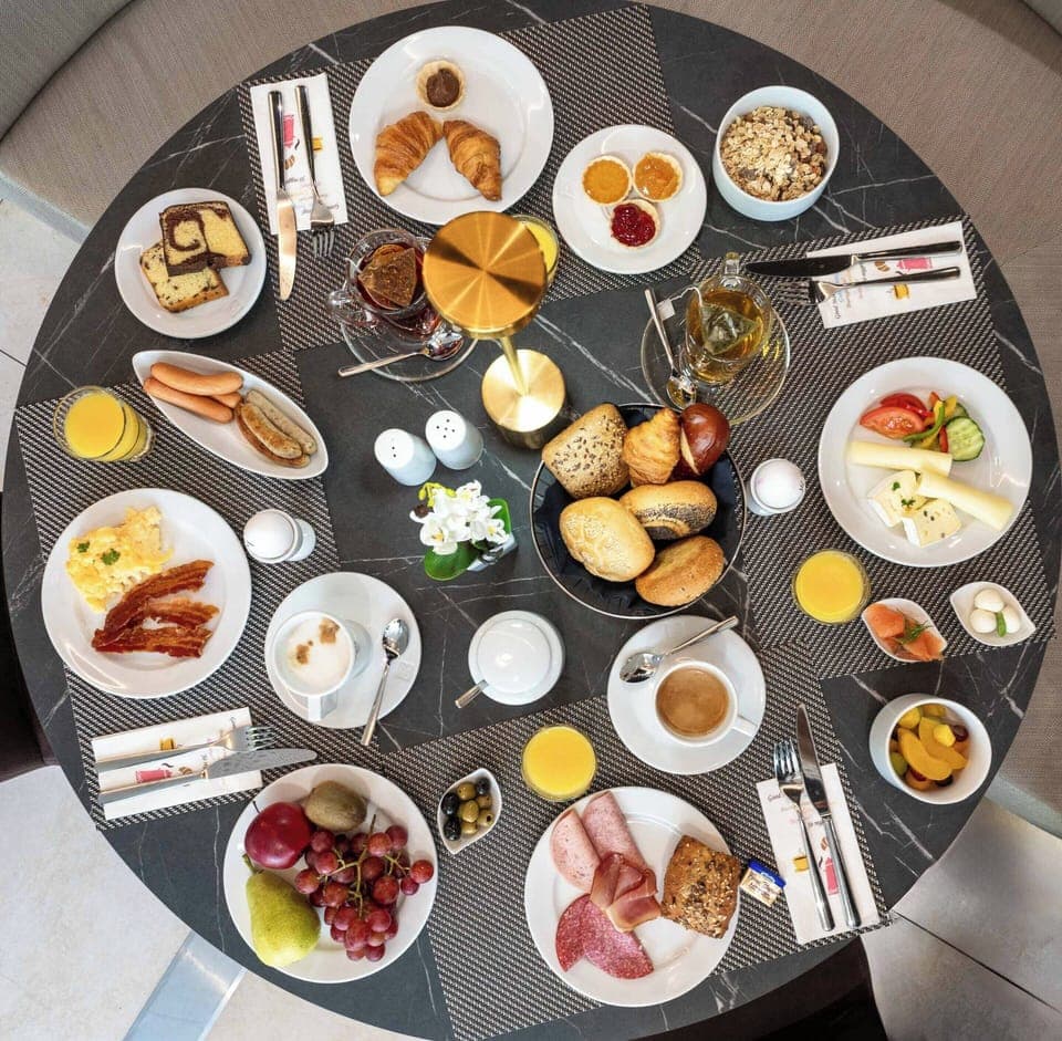 Daily buffet breakfast (EUR 19 per person)