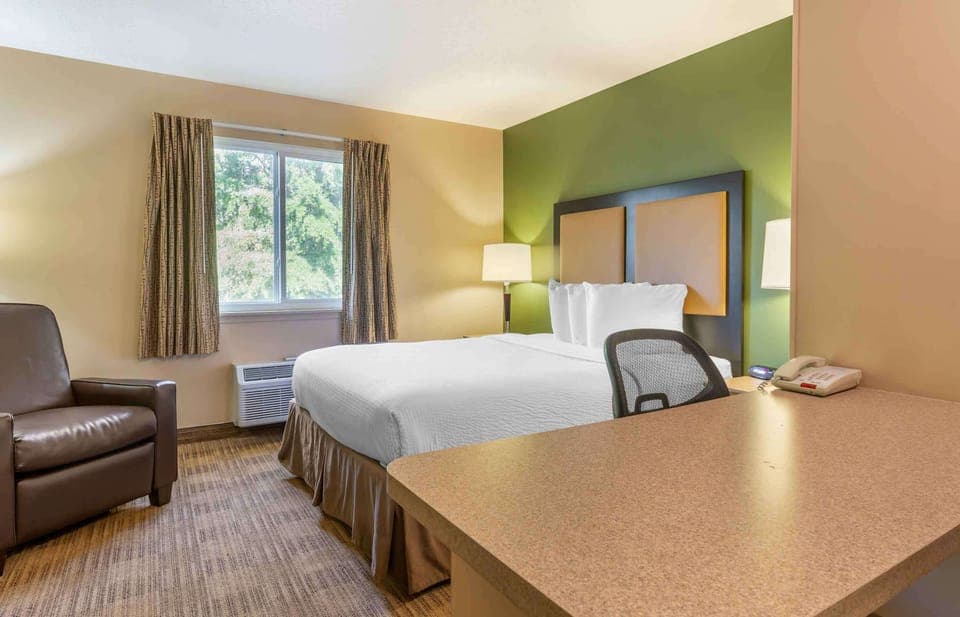Desk, iron/ironing board, free WiFi, bed sheets
