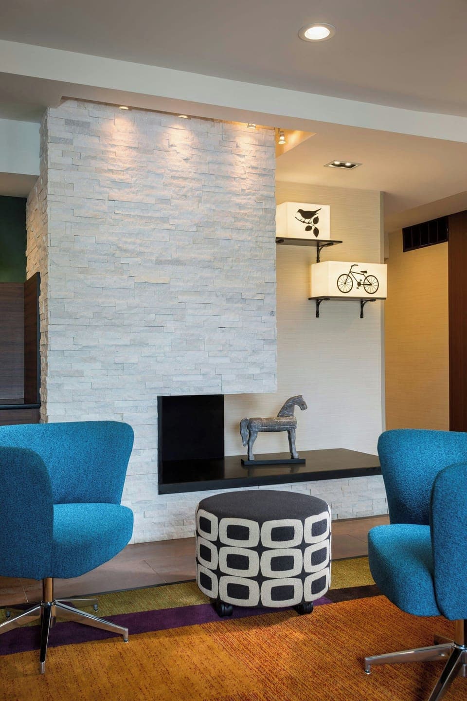 Executive Suite, 1 King Bed with Sofa bed | Lobby lounge