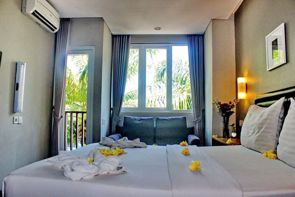 Deluxe Double Room | In-room safe, desk, laptop workspace, blackout drapes