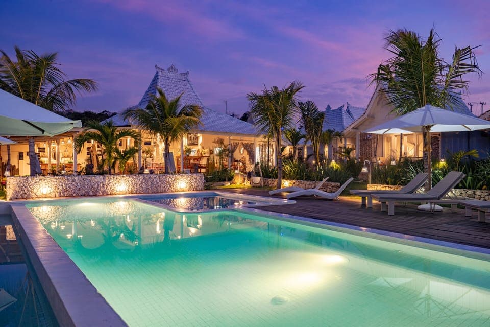 Outdoor pool, open 7:00 AM to 8:00 PM, pool umbrellas, sun loungers