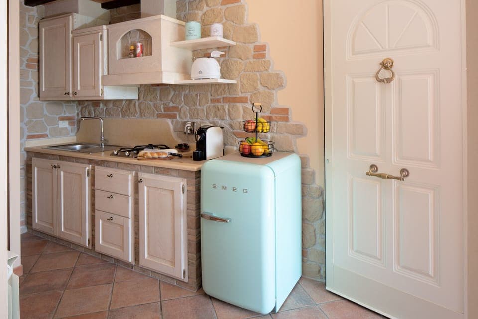 Apartment, Annex Building (Scuola 2) | Private kitchen | Full-size fridge, microwave, stovetop, espresso maker