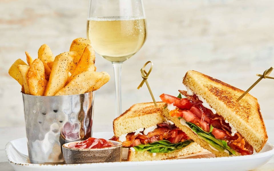 Breakfast and dinner served