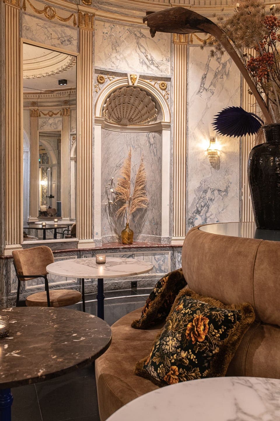 Breakfast, lunch and dinner served