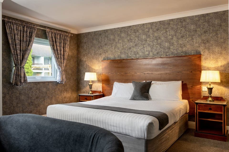 Desk, iron/ironing board, free WiFi, bed sheets