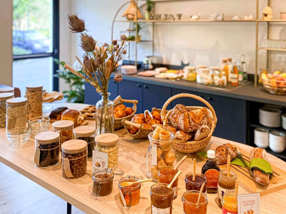 Buffet breakfast on weekends (EUR 12 per person)