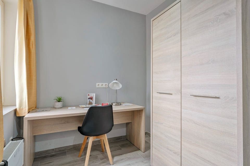 Business Studio Single | Living area | LCD TV