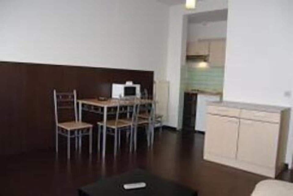 Grand Studio, 2 Twin Beds | In-room dining