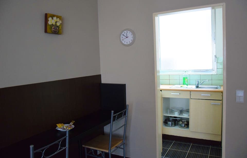 Studio, 2 Twin Beds | Living area | TV