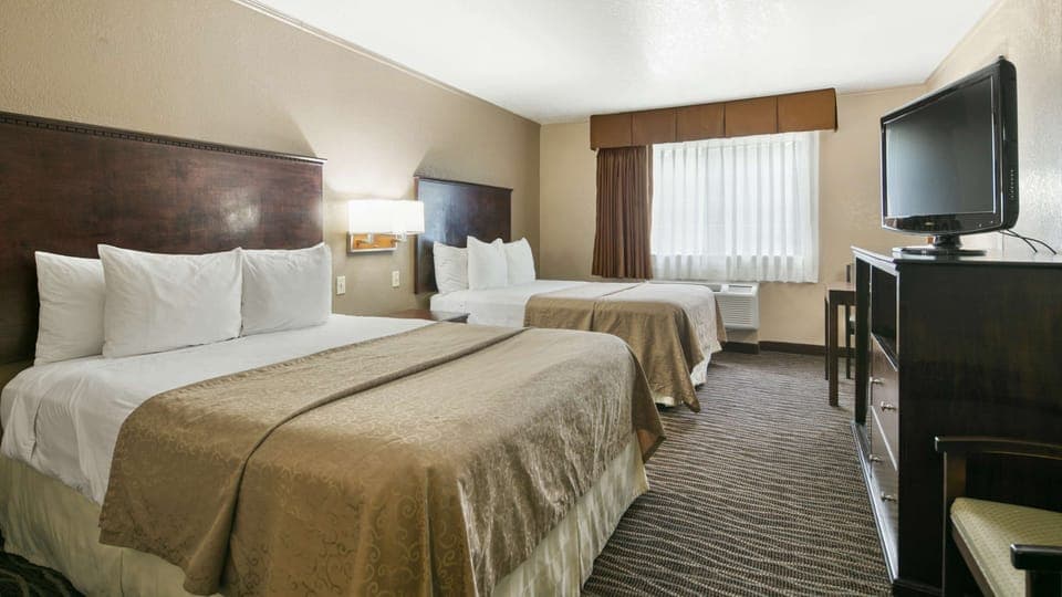 Premium bedding, in-room safe, desk, laptop workspace