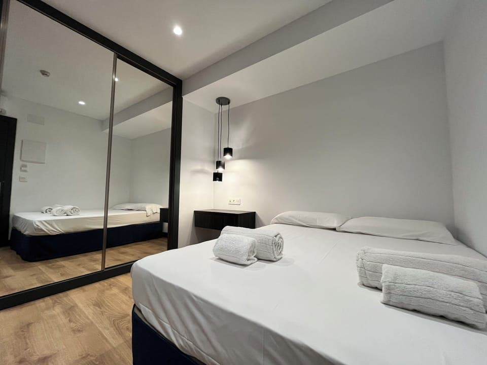 Standard Double or Twin Room | In-room safe, desk, blackout drapes, iron/ironing board