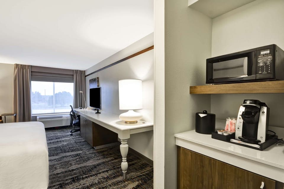 Premium bedding, iron/ironing board, free WiFi, bed sheets