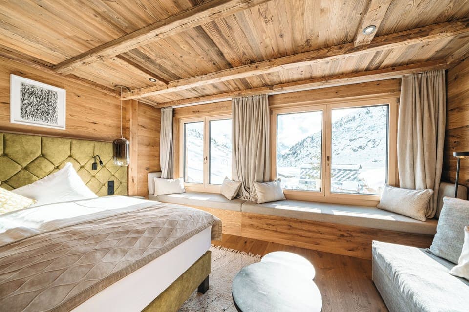 Panoramic Double Room, Mountain View | Hypo-allergenic bedding, minibar, in-room safe, desk