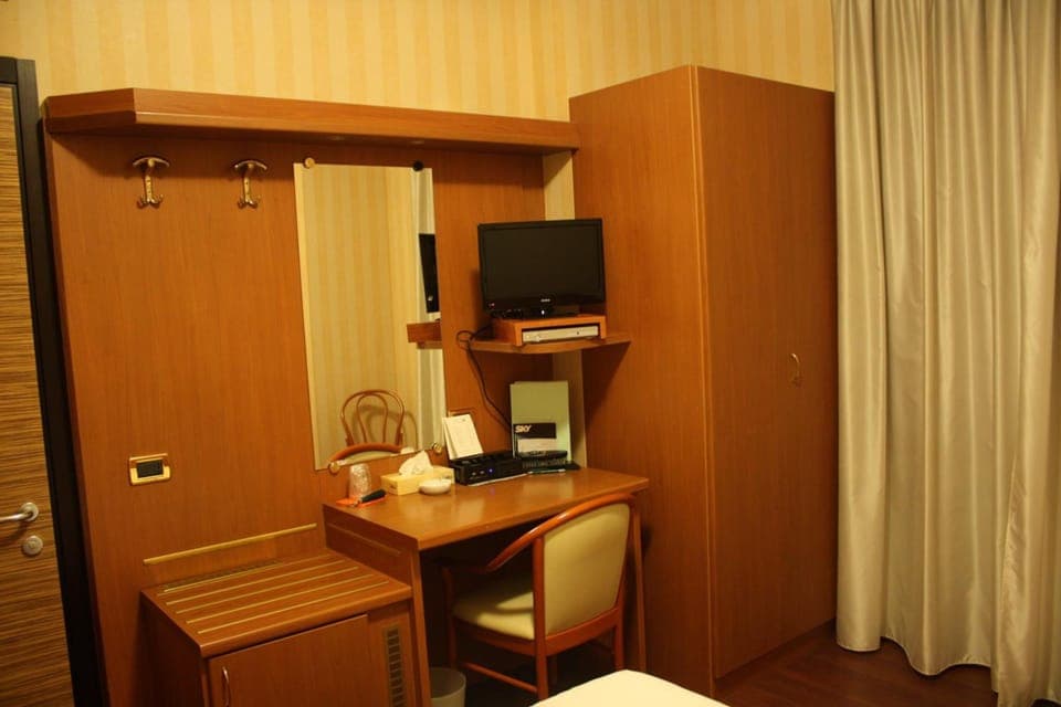 Economy Single Room, Annex Building | Premium bedding, minibar, in-room safe, desk