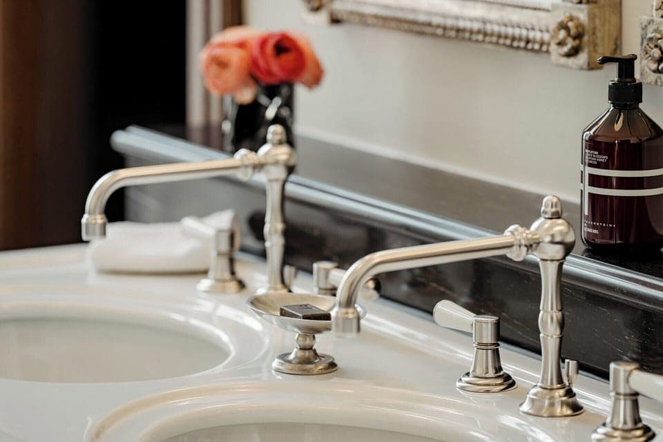 Room (City King Room) | Bathroom | Designer toiletries, hair dryer, bathrobes, slippers