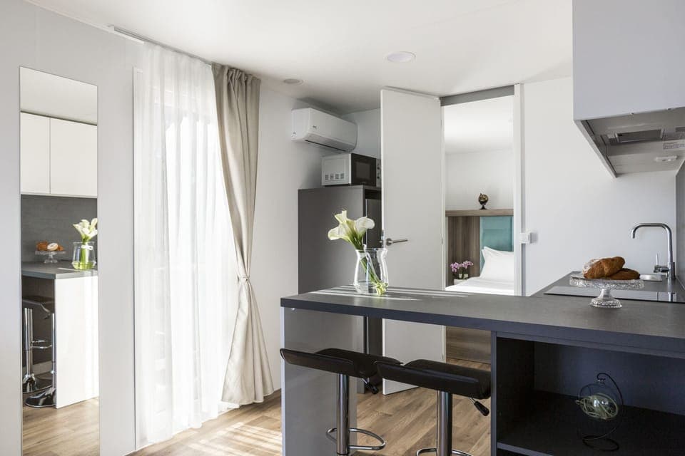 Suite Aqua | Blackout drapes, free WiFi, bed sheets