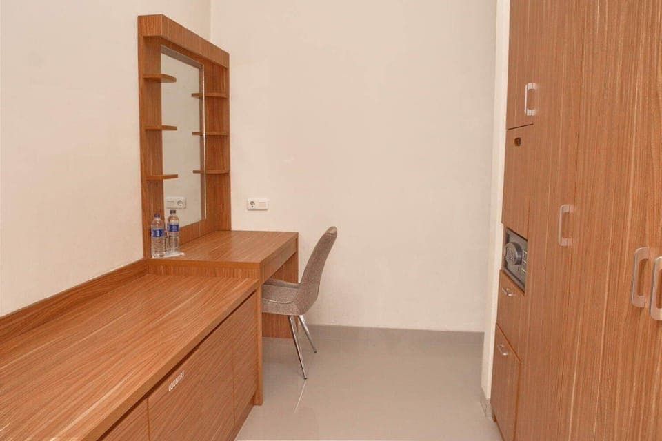 Minibar, in-room safe, desk, laptop workspace