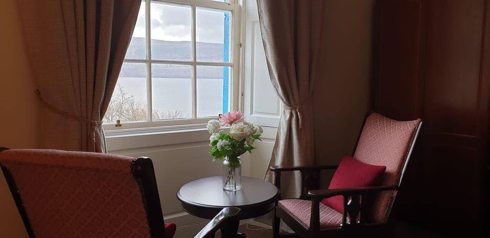 Deluxe Double Room | Living area | Flat-screen TV