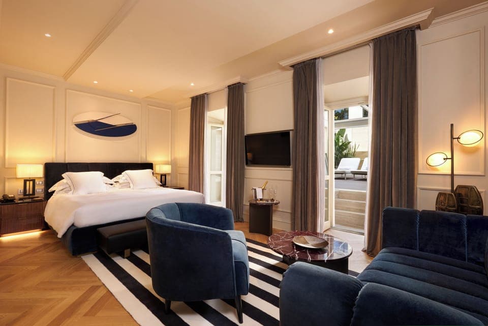Spa Suite | Premium bedding, down comforters, pillowtop beds, minibar