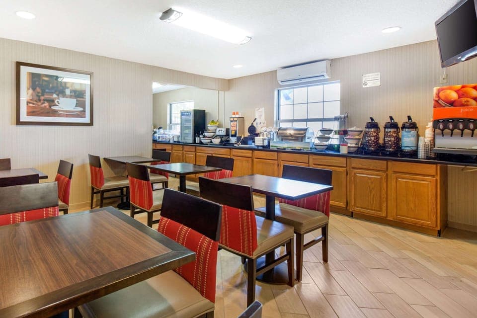 Free daily continental breakfast
